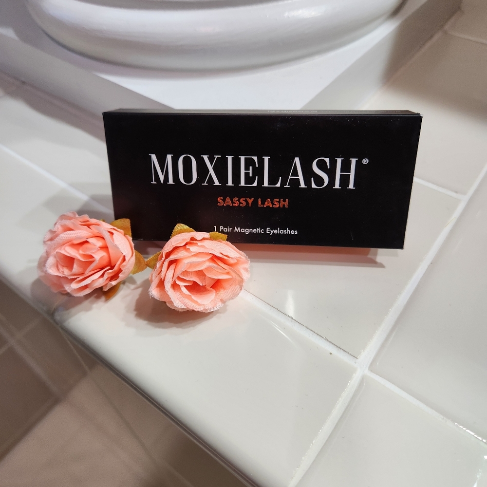 Moxielash Sassy Magnetic Black Wispy Lashes - Picture 4 of 5